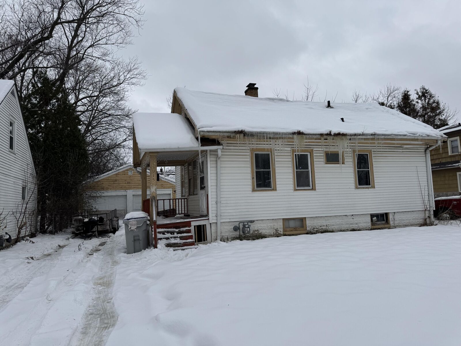 Property Photo:  5915 N 38th St  WI 53209 