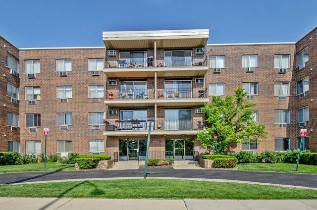 Property Photo: 9445 Kenton Avenue 206 IL 60076