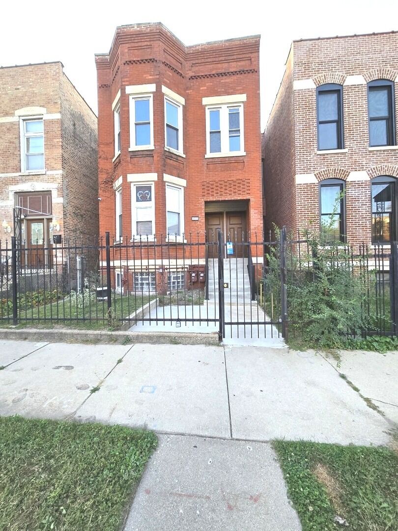 Property Photo:  3732 S Calumet Avenue 2  IL 60653 