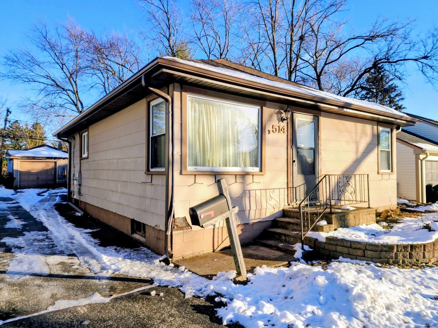 Property Photo:  1514 Burry Street  IL 60435 