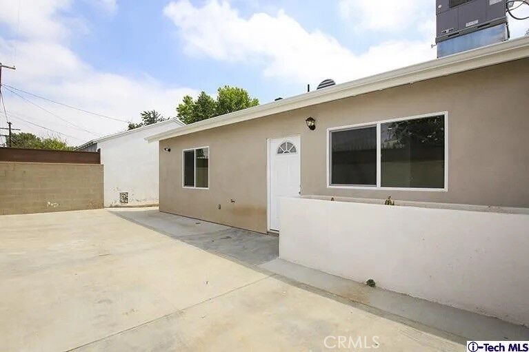 Property Photo:  7435 Collett Avenue  CA 91406 
