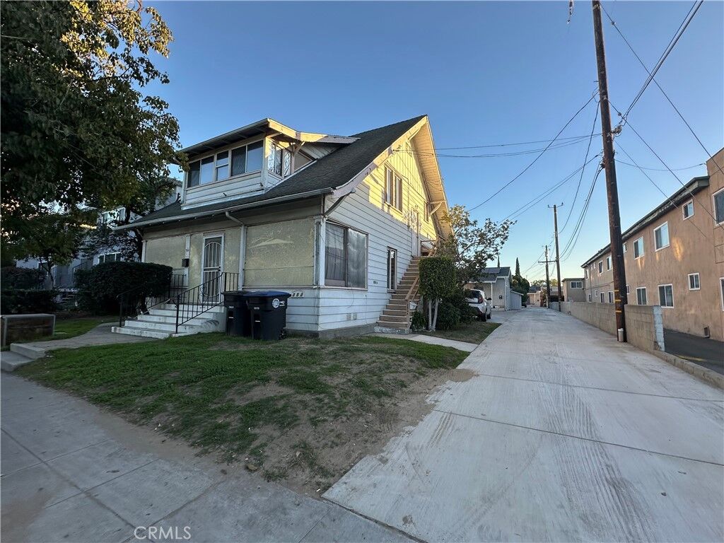 Property Photo: 352 W Chevy Chase CA 91204