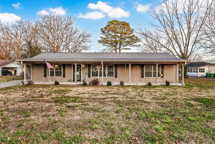 Property Photo:  214 Eastside Dr  TN 37188 