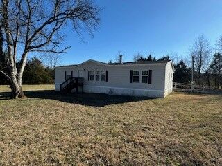 Property Photo:  1910 Holloway Rd  TN 37090 