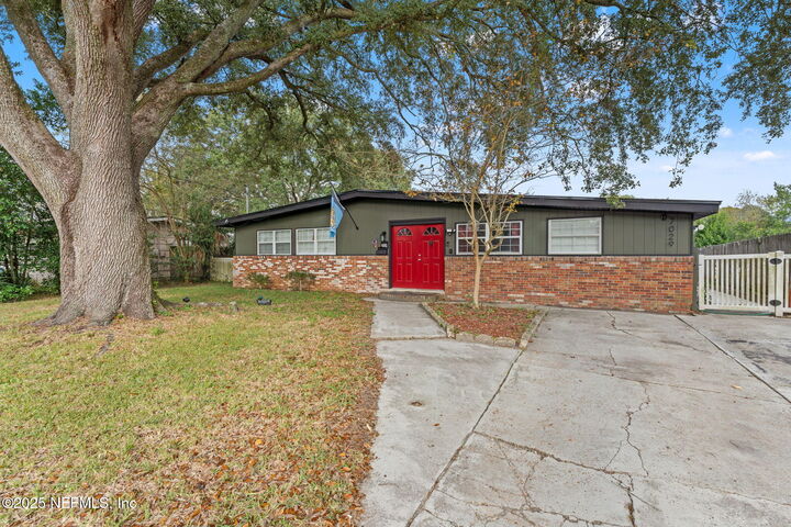 Property Photo:  7029 Hielo Drive  FL 32211 