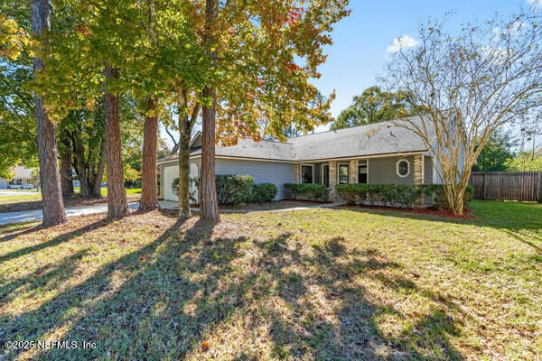 Property Photo: 1748 St Ives Drive FL 32068