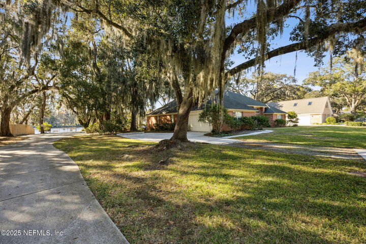 Property Photo: 1850 Waterbury Lane FL 32003