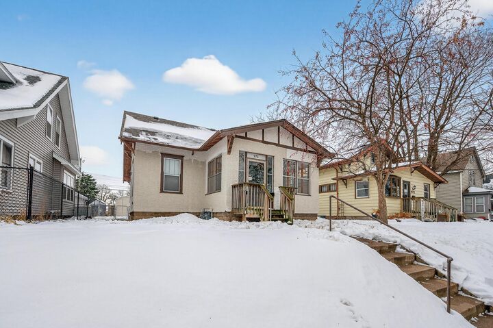Property Photo:  976 Lawson Avenue E  MN 55106 