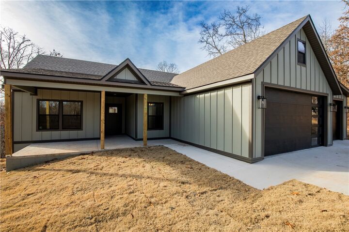 Property Photo:  15 Kenninghall Lane  AR 72715 