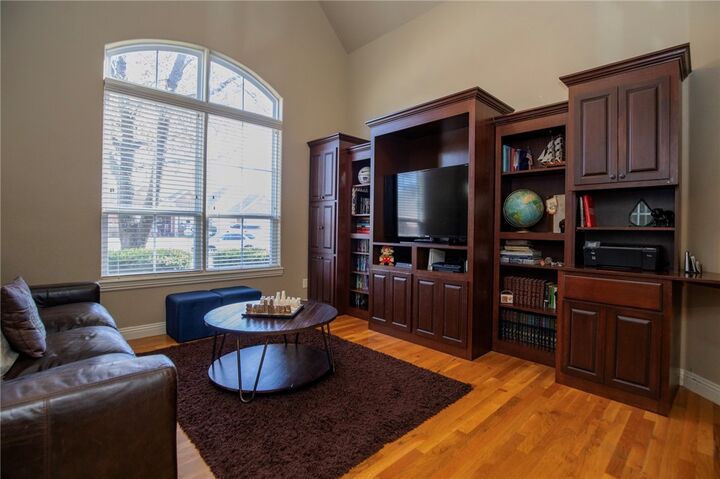 Property Photo: 5704 S Chanberry Lane AR 72758