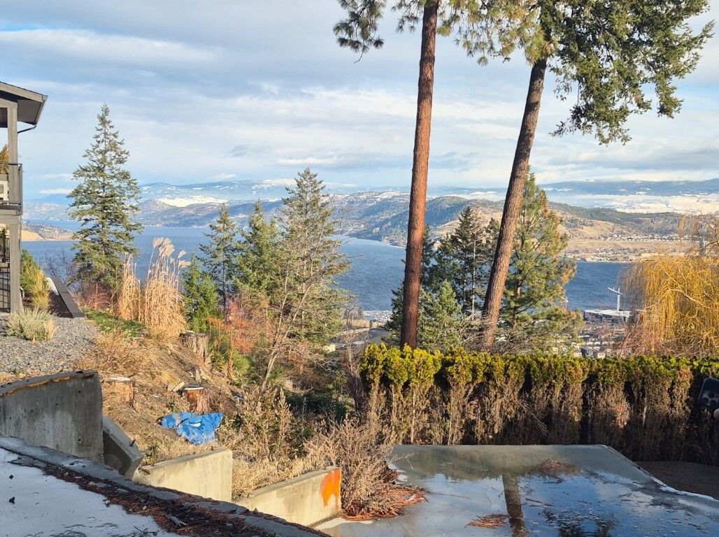 Property Photo: 1821 Shaleridge Place BC V1Z 3E4