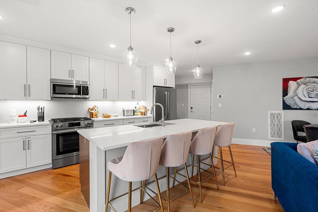 Property Photo: 150 Hancock St 102 MA 02171