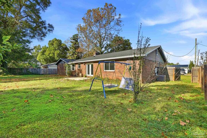 Property Photo:  4605 Heatherwood Way  FL 32571 