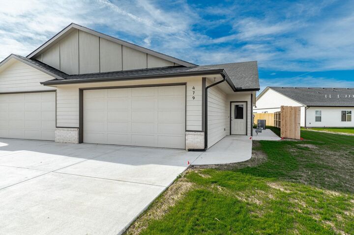 Property Photo: 479 E Harper St KS 67147-8948
