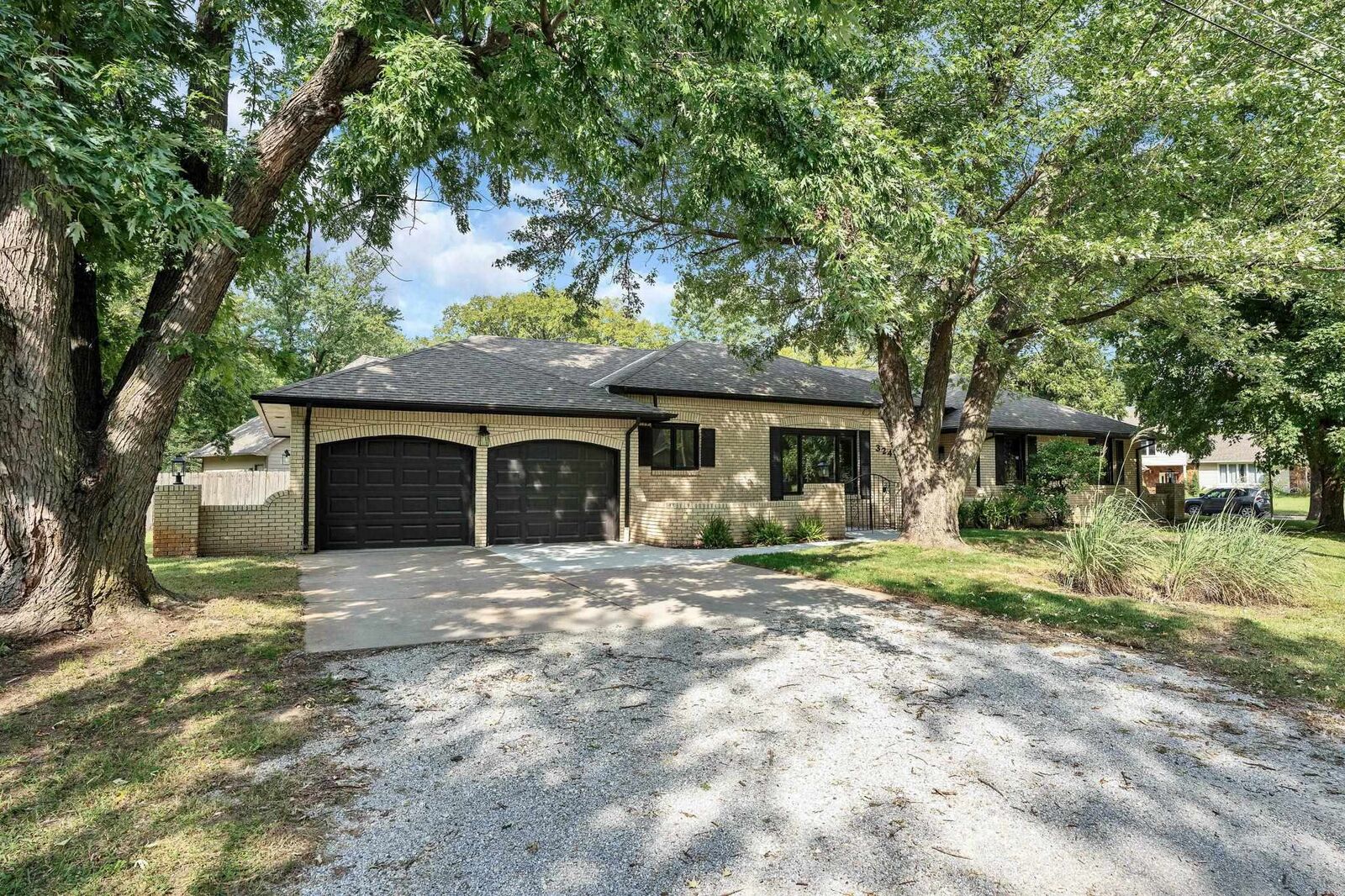 Property Photo: 3249 N Hood Ct KS 67204