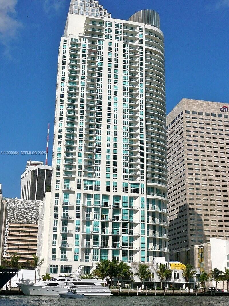 Property Photo:  300 S Biscayne Blvd T-3201  FL 33131 