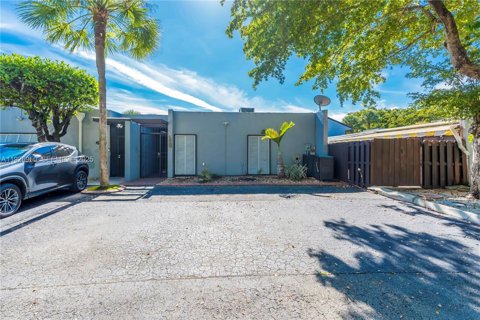 Property Photo: 6460 Milk Wagon Ln FL 33014