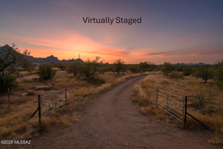 Property Photo: 225 W Hawk Wy AZ 85645