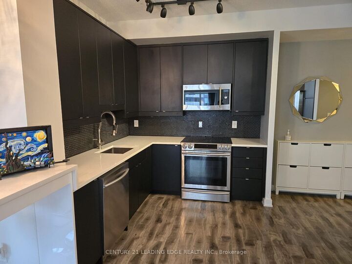 Photo de la propriété: 4070 Confederation Parkway 2402 ON L5B 0E9