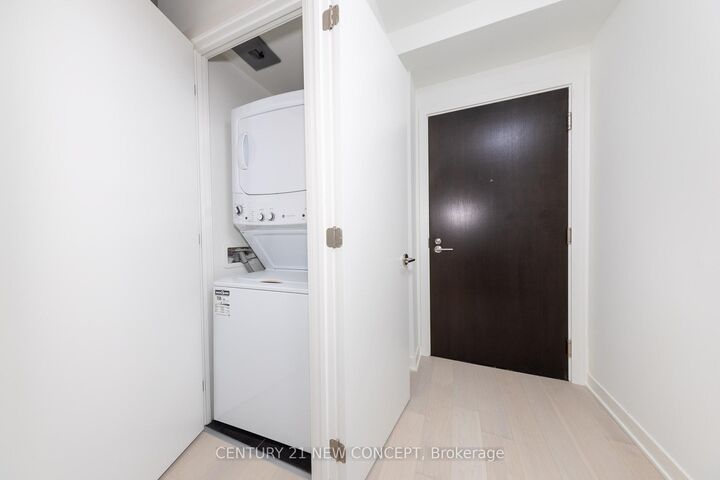 Property Photo:  11 Yorkville Avenue 5410  ON M4W 0B7 