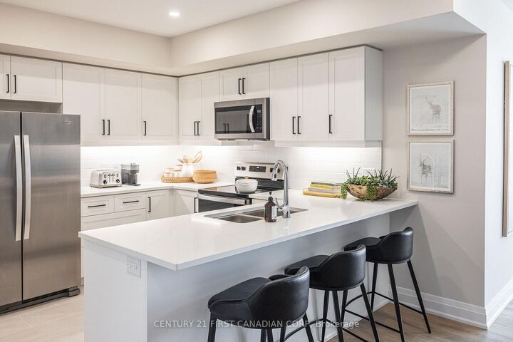 Property Photo:  4286 King Street 1201  ON N2P 2E9 