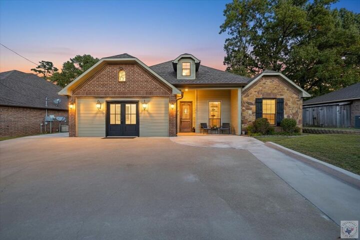 Property Photo:  3726 Bill Owens Pwky  TX 75605 