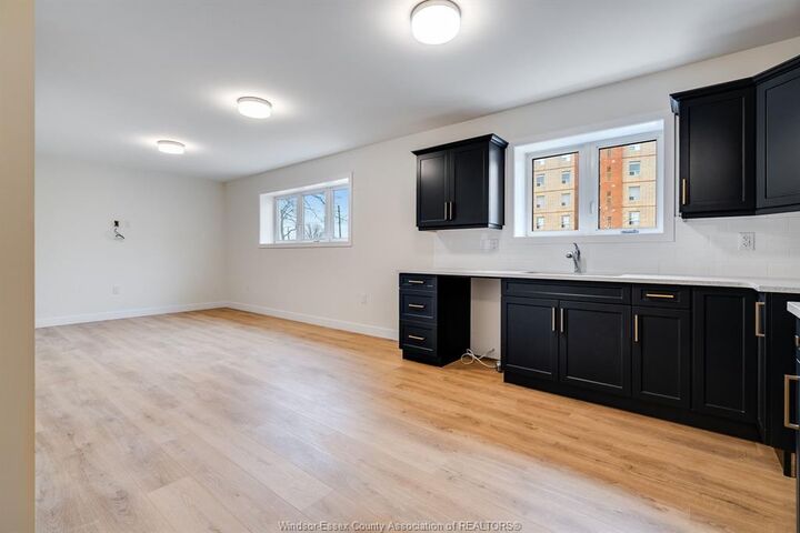 Photo de la propriété:  4 Bruce Avenue 4  ON N8H 4C3 