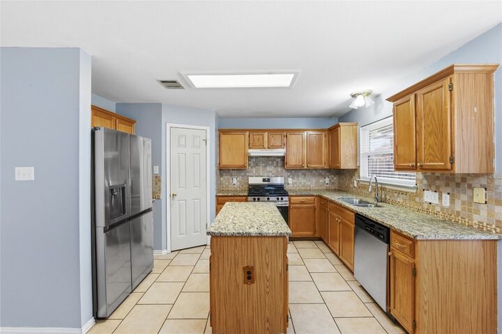 Property Photo: 910 Kirtomy Loop TX 78660