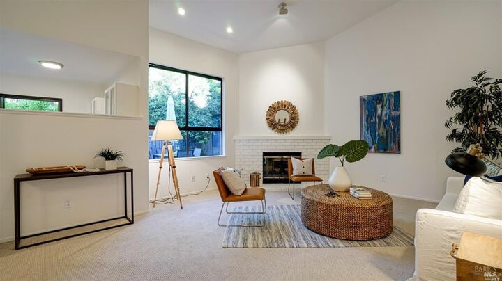 Property Photo:  16 Tudor Court  CA 94903 