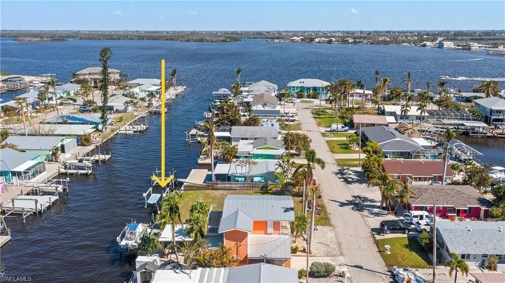 Property Photo:  2596 Bayshore Dr  FL 33993 