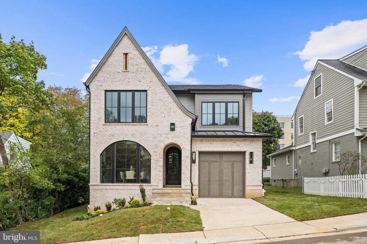 Property Photo:  2133 N Oakland Street  VA 22207 