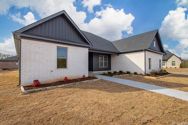Property Photo:  602 Corondelet Lane  AR 72113 