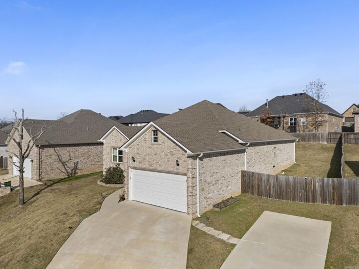 Property Photo: 9138 Cliffside Dr AR 72120