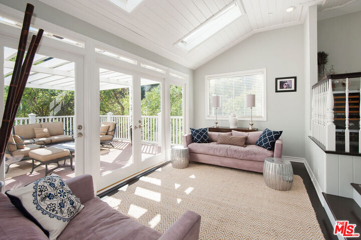 Property Photo:  7120 Pacific View Dr  CA 90068 