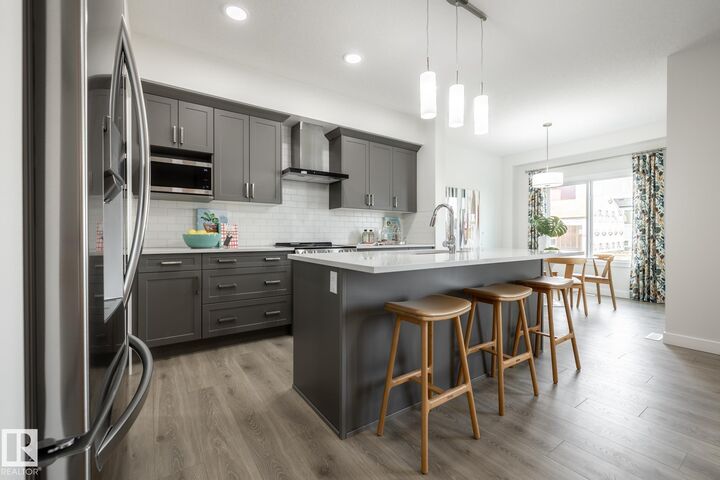 Photo de la propriété:  5015 Cawsey Link SW  AB T6W 5M8 