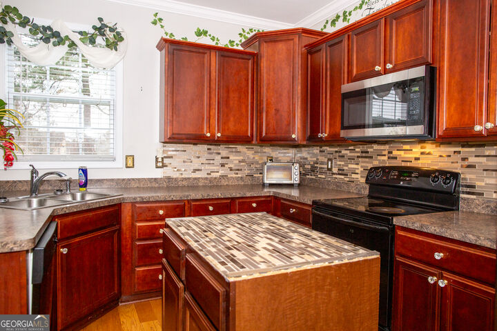 Property Photo: 140 Revolutionary Drive GA 30228