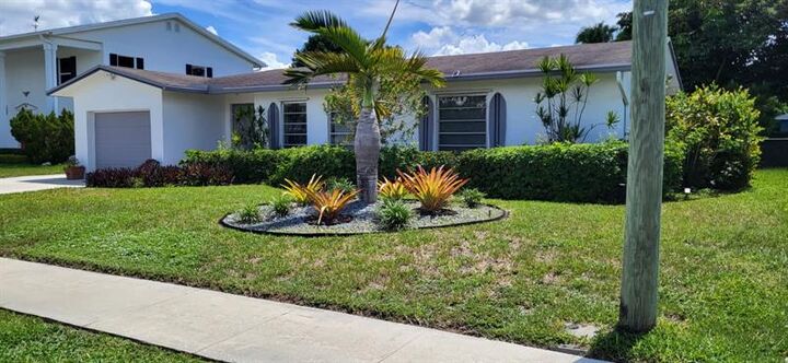 Property Photo: 140 SW 126th Ave FL 33325