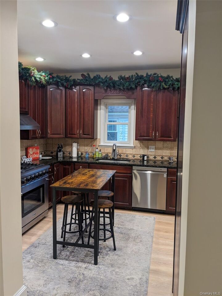 Property Photo:  71 Longview Avenue  NY 10605 