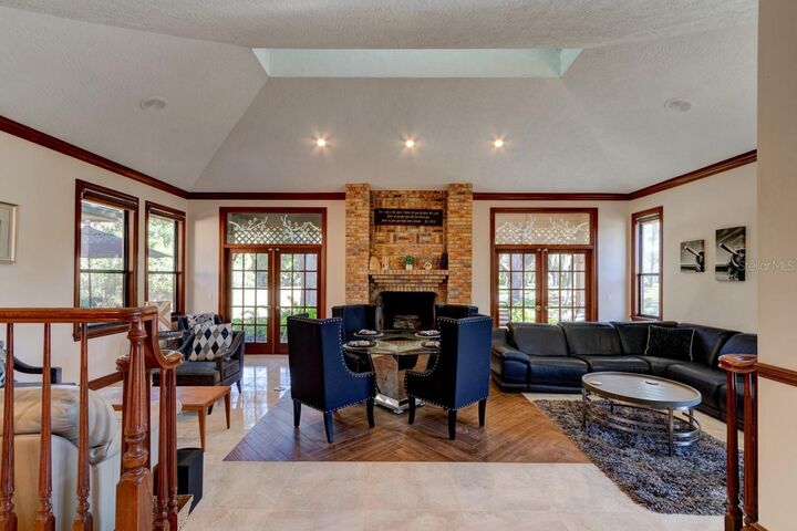 Property Photo:  1811 E Spruce Creek Boulevard  FL 32128 