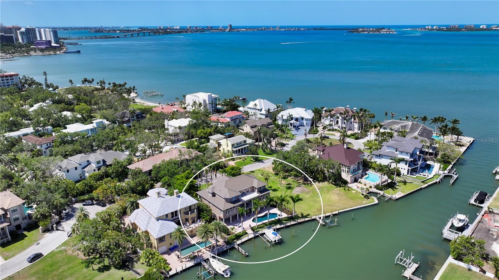 Property Photo:  975 Whitakers Lane  FL 34236 