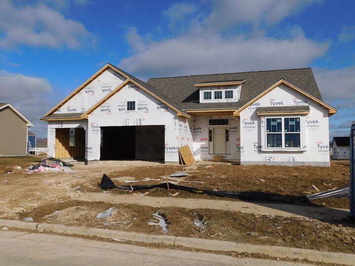 Property Photo:  708 N Sparrow Way  WI 53024 