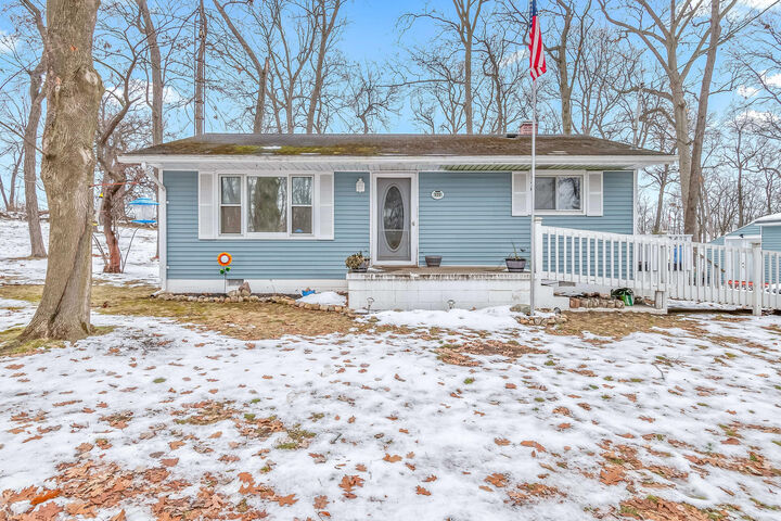 Property Photo:  526 Huycks View Drive  MI 49036 