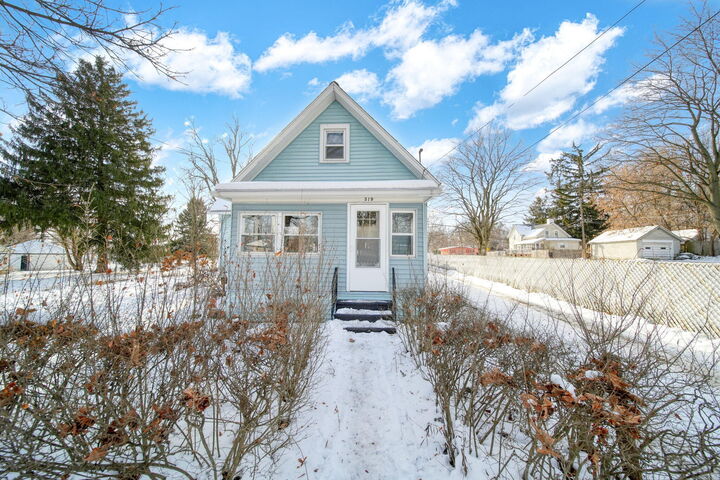 Property Photo:  319 W North Street  MI 49202 
