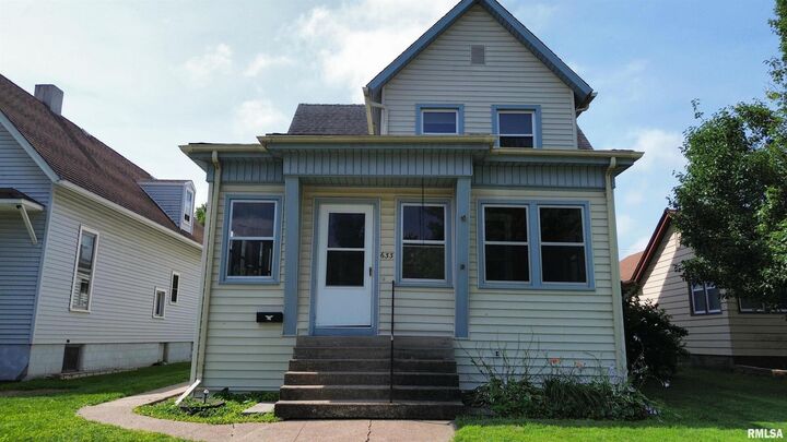 Property Photo: 633 4th Avenue S IA 52732