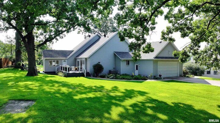 Property Photo: 582 Breezy Point Drive IA 52732