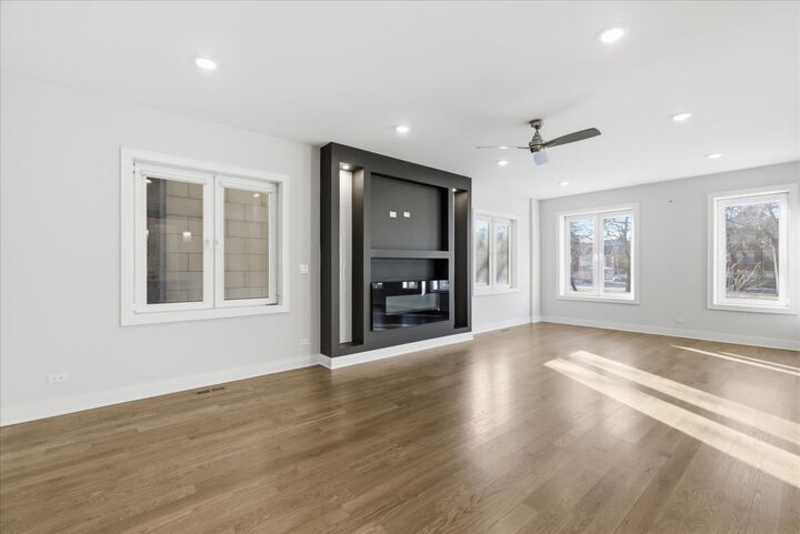 Property Photo:  4101 S Drexel Boulevard 101  IL 60653 