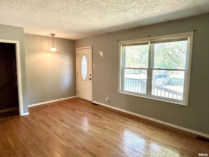 Property Photo:  744 Cardinal Rd Road  IL 62901 