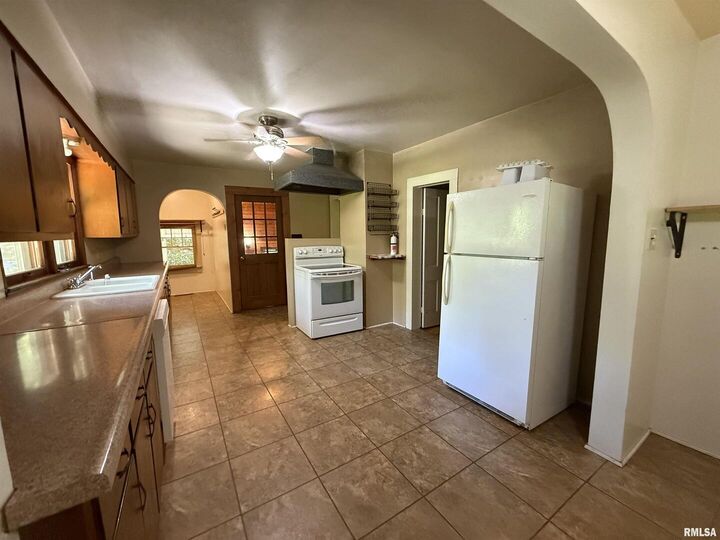 Property Photo:  1312 W Sycamore Street  IL 62901 