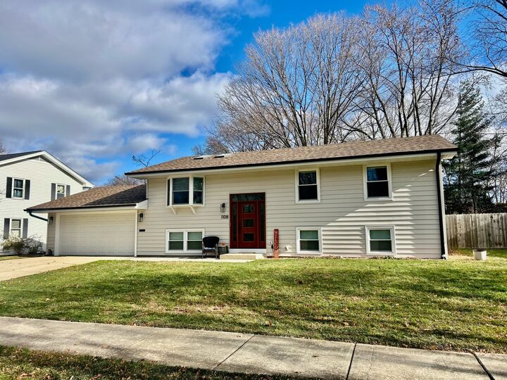 Property Photo:  1108 S 12th Street  IL 60174 