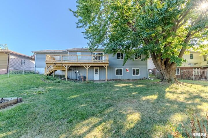 Property Photo:  1500 12th Avenue N  IA 52732 